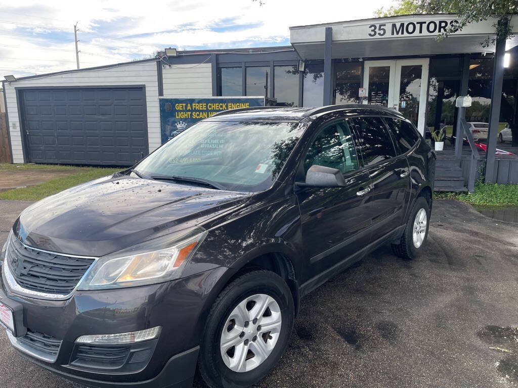Used 2017 Chevrolet Traverse LS FWD image 1