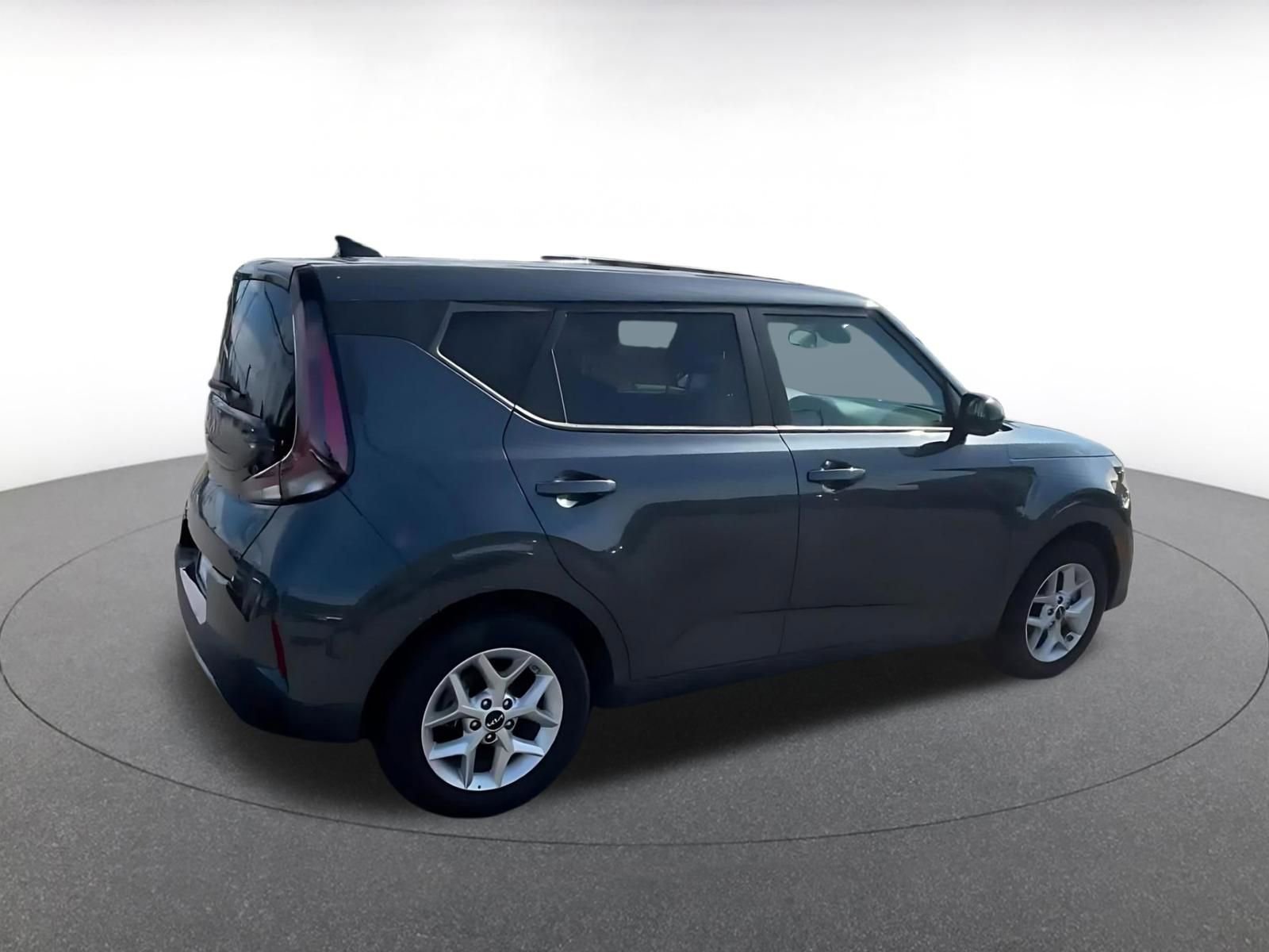 Used 2025 Kia Soul LX w/ LX Technology Package FWD image 12