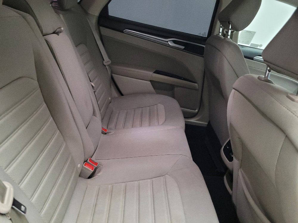 Used 2020 Ford Fusion SE FWD image 19