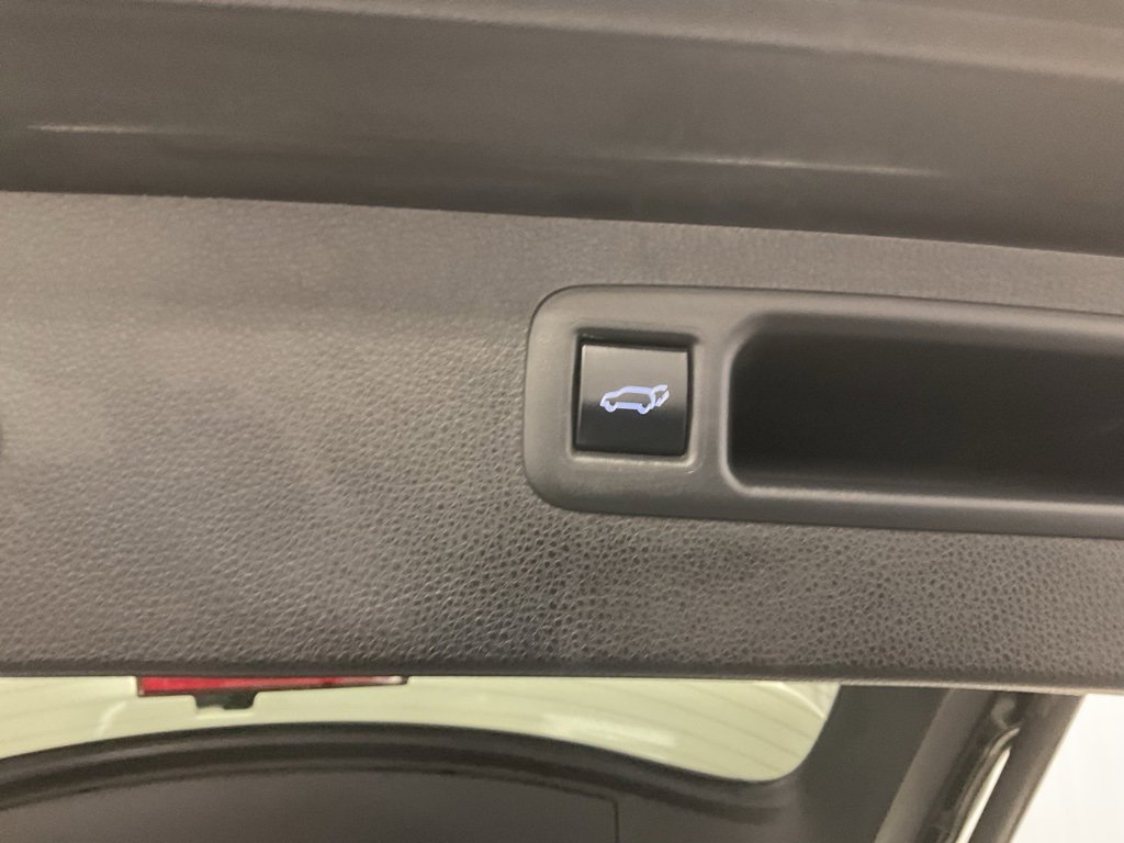 Used 2021 Toyota Highlander XLE image 31