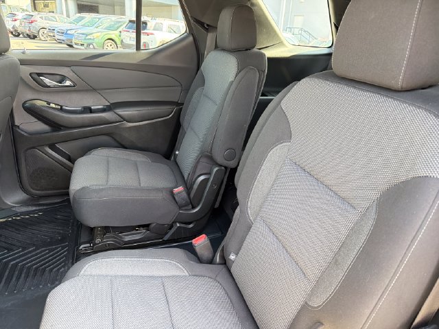 Used 2022 Chevrolet Traverse LT FWD image 22