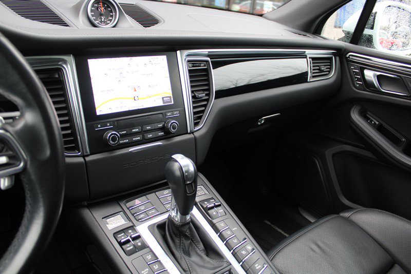 Used 2017 Porsche Macan S AWD/4WD image 19