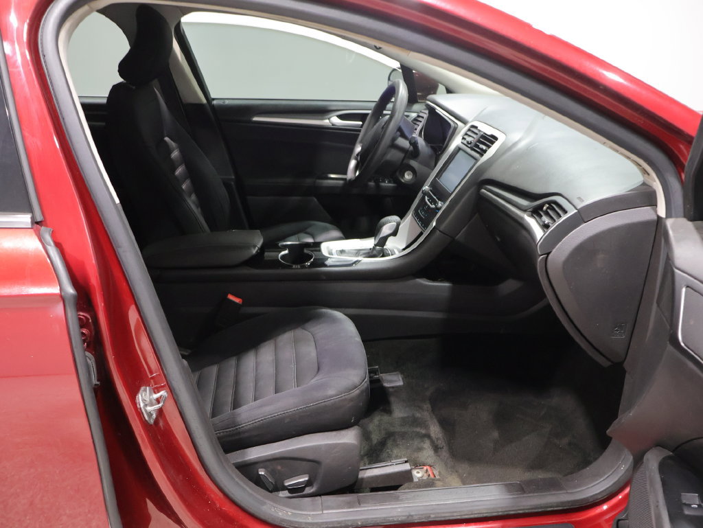 Used 2015 Ford Fusion SE FWD image 11