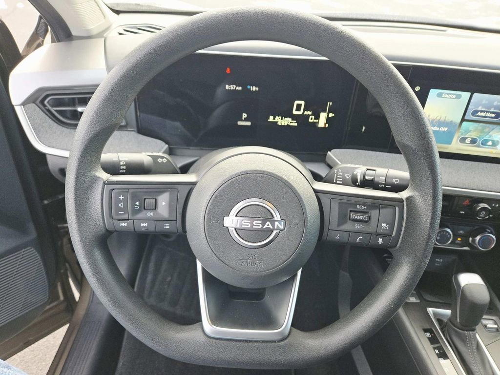 Used 2025 Nissan Kicks SV w/ Charging Package image 18