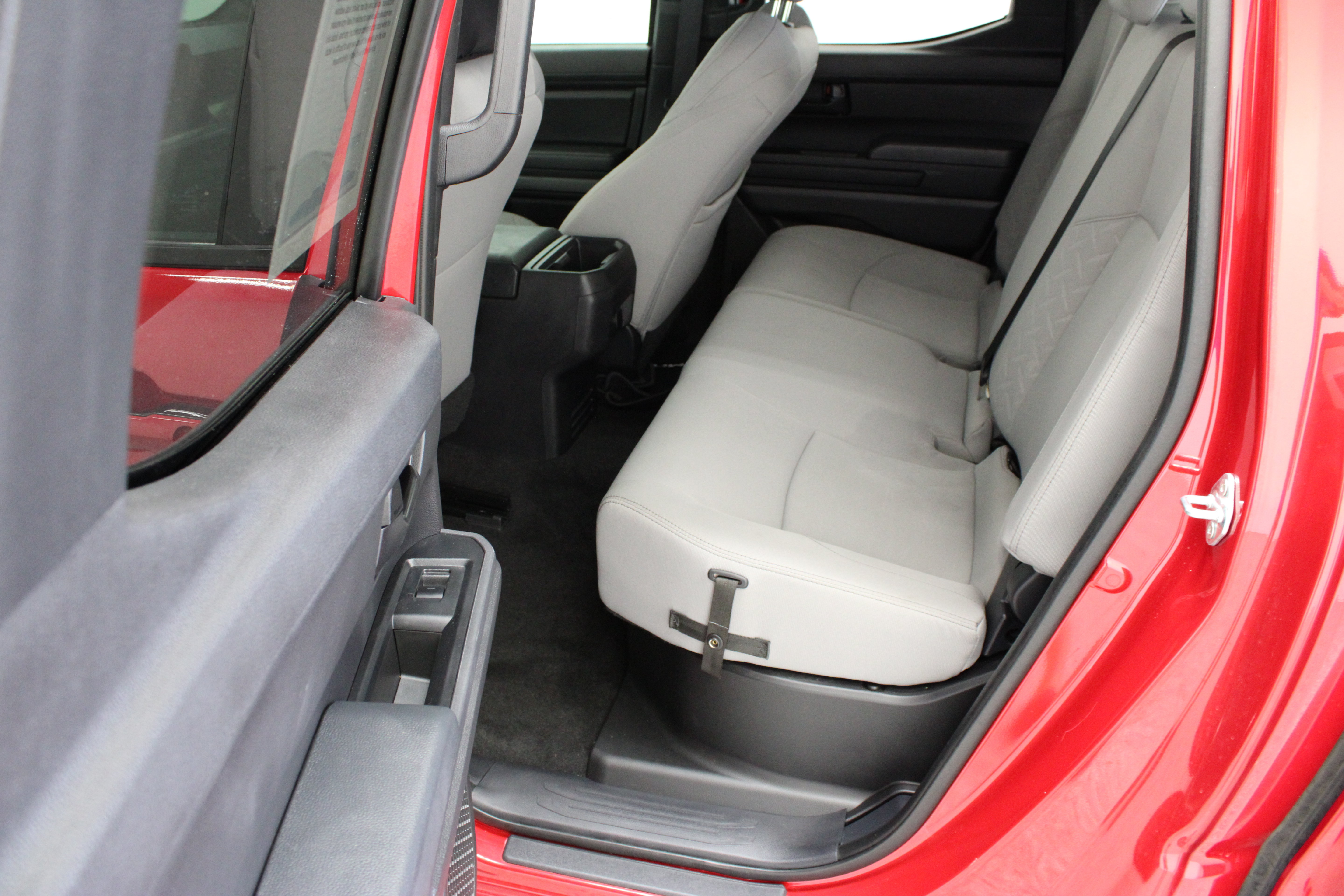 Used 2024 Toyota Tacoma SR5 AWD/4WD image 28