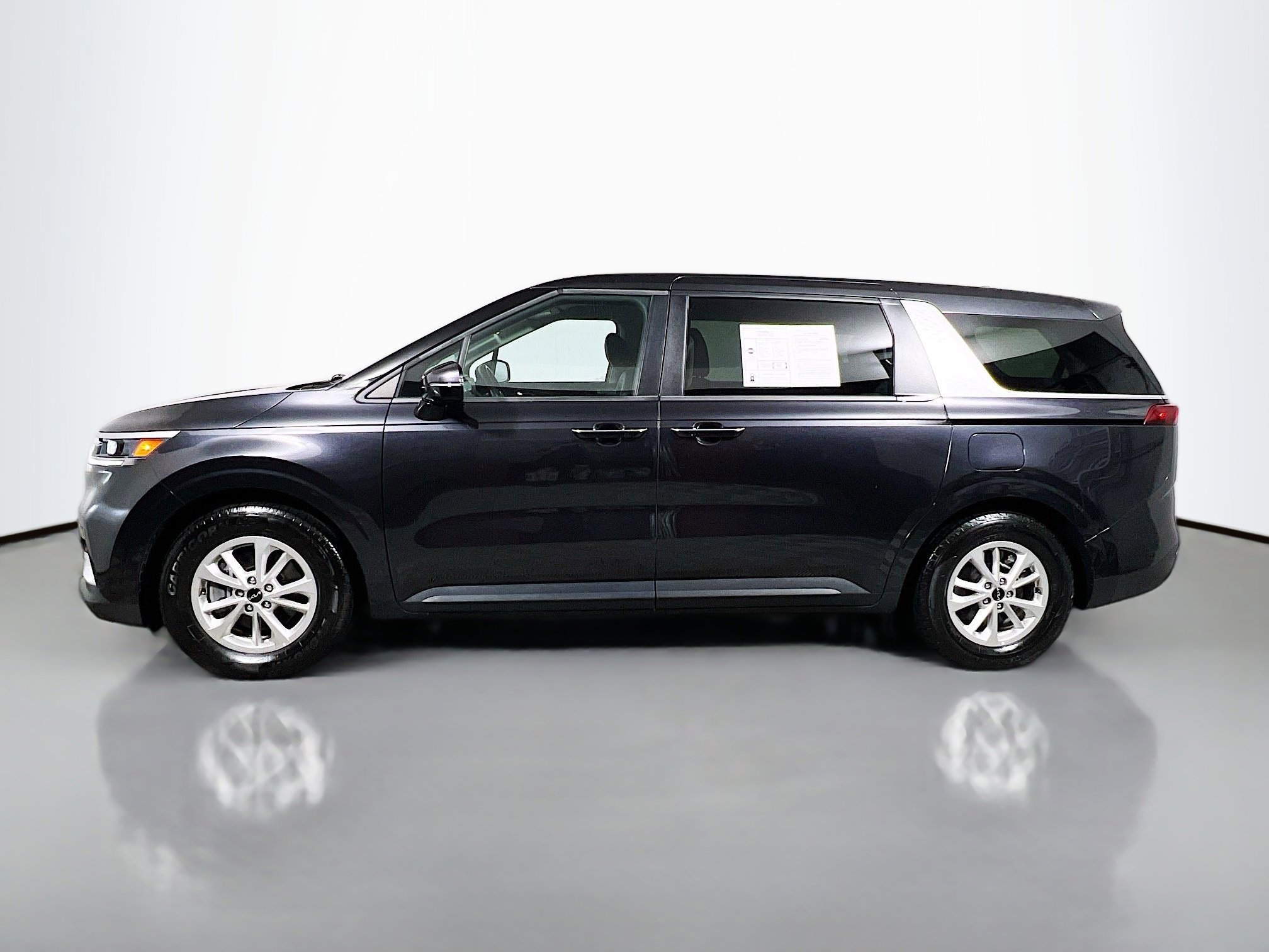 Used 2024 Kia Carnival LX image 9