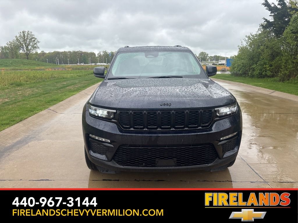 Used 2023 Jeep Grand Cherokee Limited w/ Black Appearance Package AWD/4WD image 12