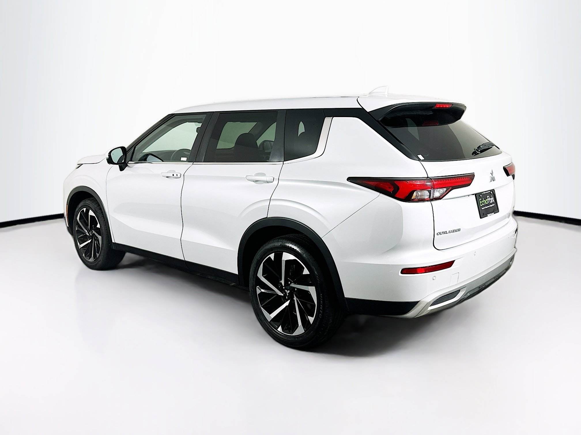 Used 2024 Mitsubishi Outlander SE image 5