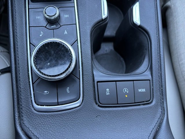 Used 2019 Cadillac XT4 Luxury w/ Cold Weather Package image 18