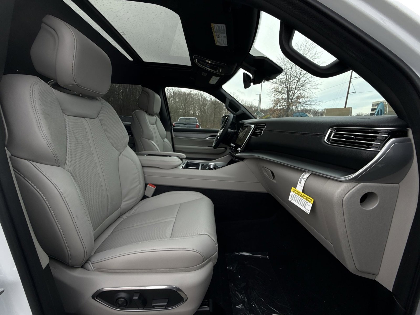 New 2026 Jeep Grand Wagoneer L 4WD w/ Premium Group I image 28