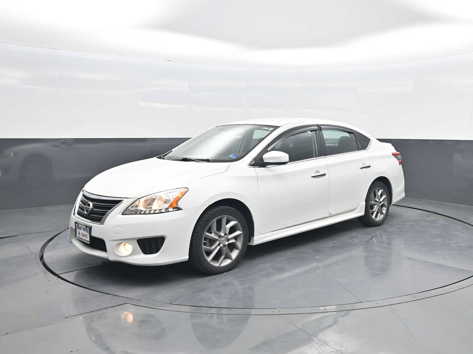 Used 2014 Nissan Sentra SR w/ SR Driver Package FWD image 4