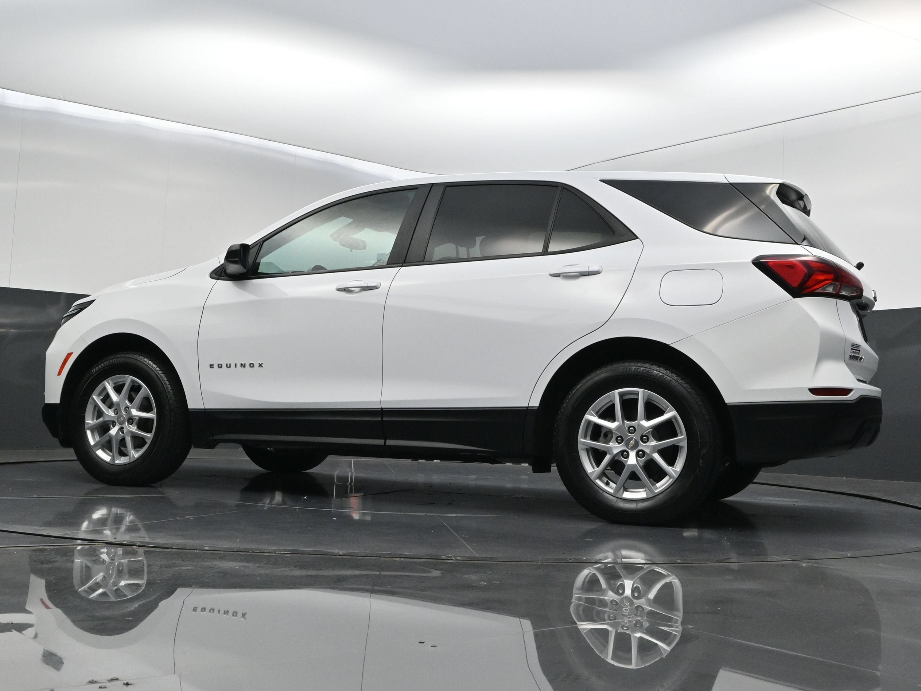 Certified 2023 Chevrolet Equinox LS w/ LS Convenience Package AWD/4WD image 40