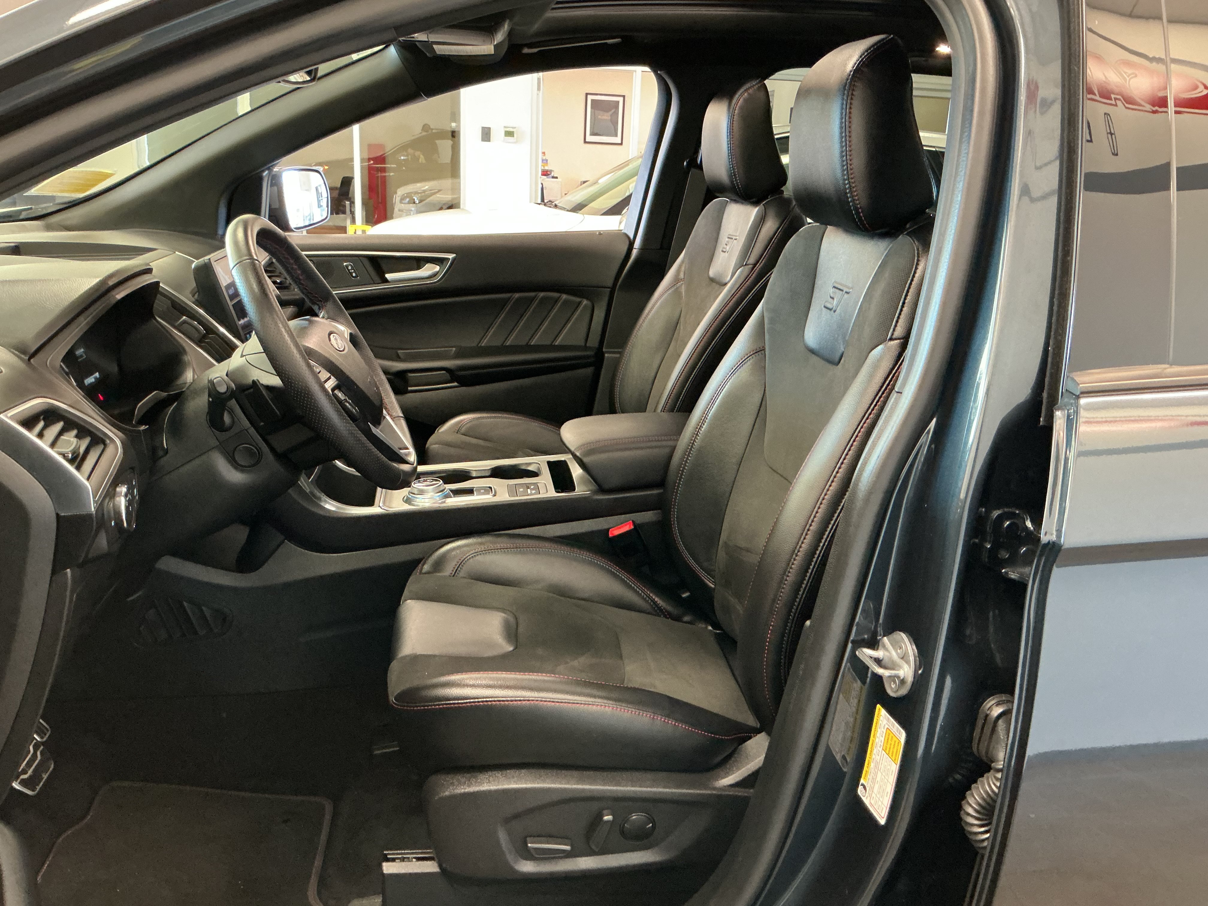 Used 2023 Ford Edge ST w/ Equipment Group 401A AWD/4WD image 15