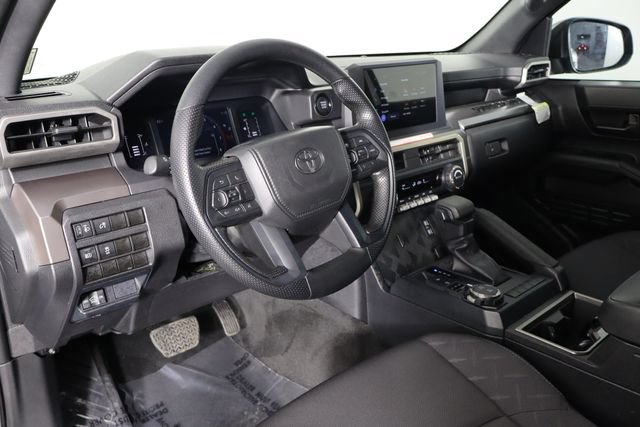 Used 2025 Toyota Tacoma SR5 AWD/4WD image 18
