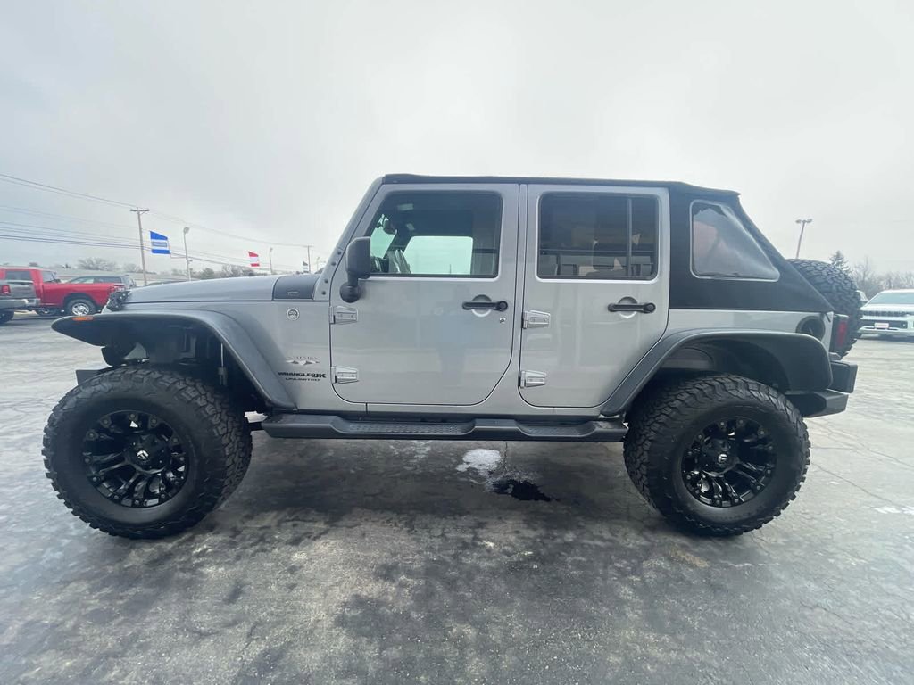 Used 2018 Jeep Wrangler Unlimited Sahara w/ Connectivity Group AWD/4WD image 6