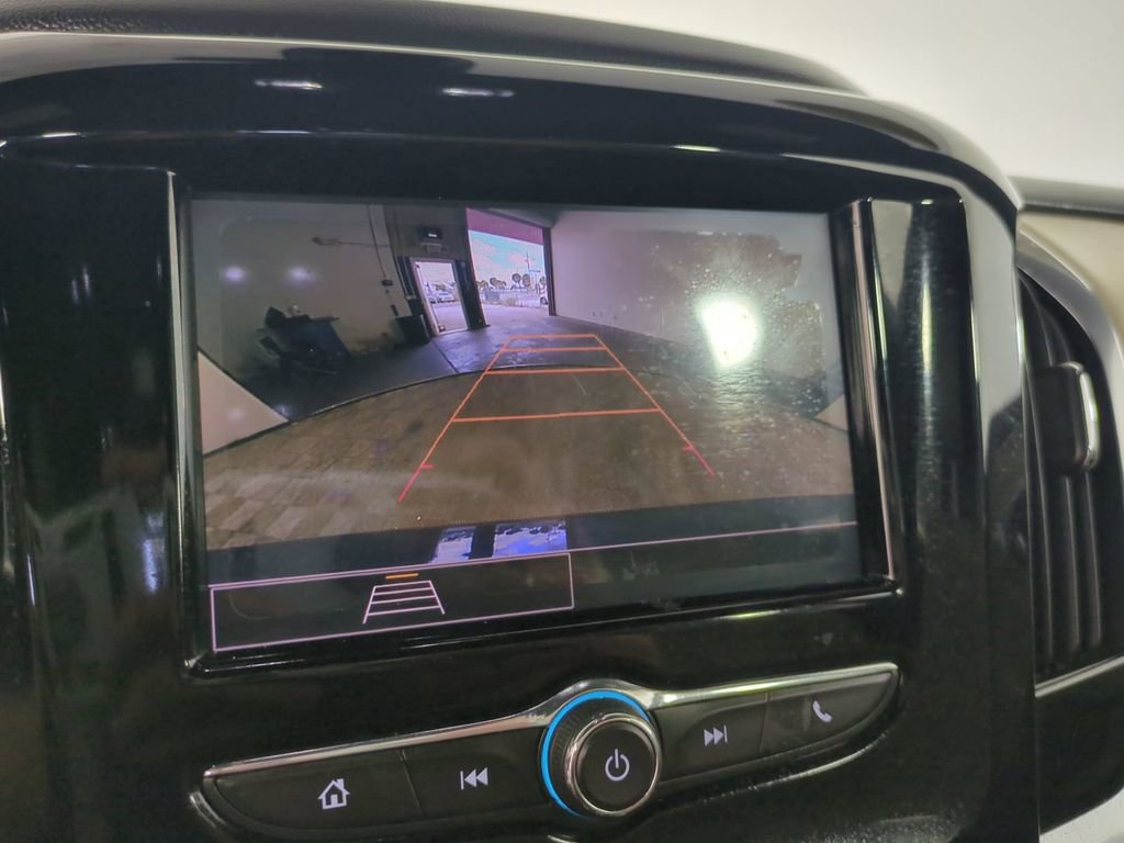 Used 2022 Chevrolet Traverse LS FWD image 25