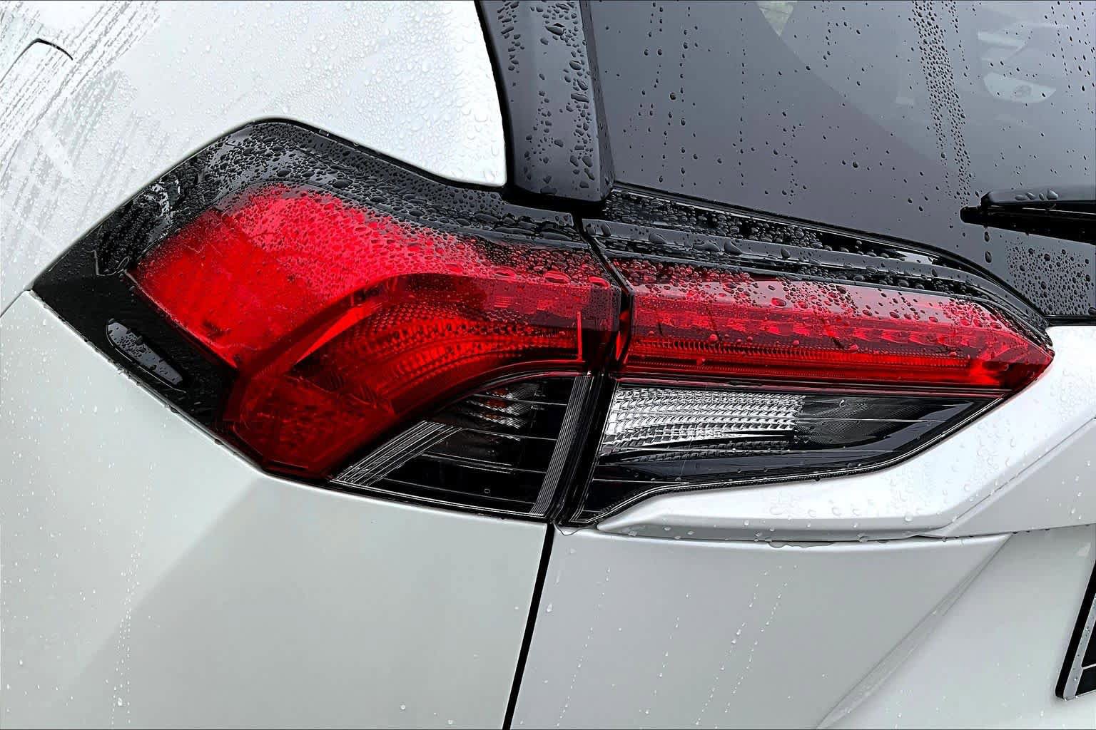Used 2021 Toyota RAV4 XLE Premium AWD/4WD image 29