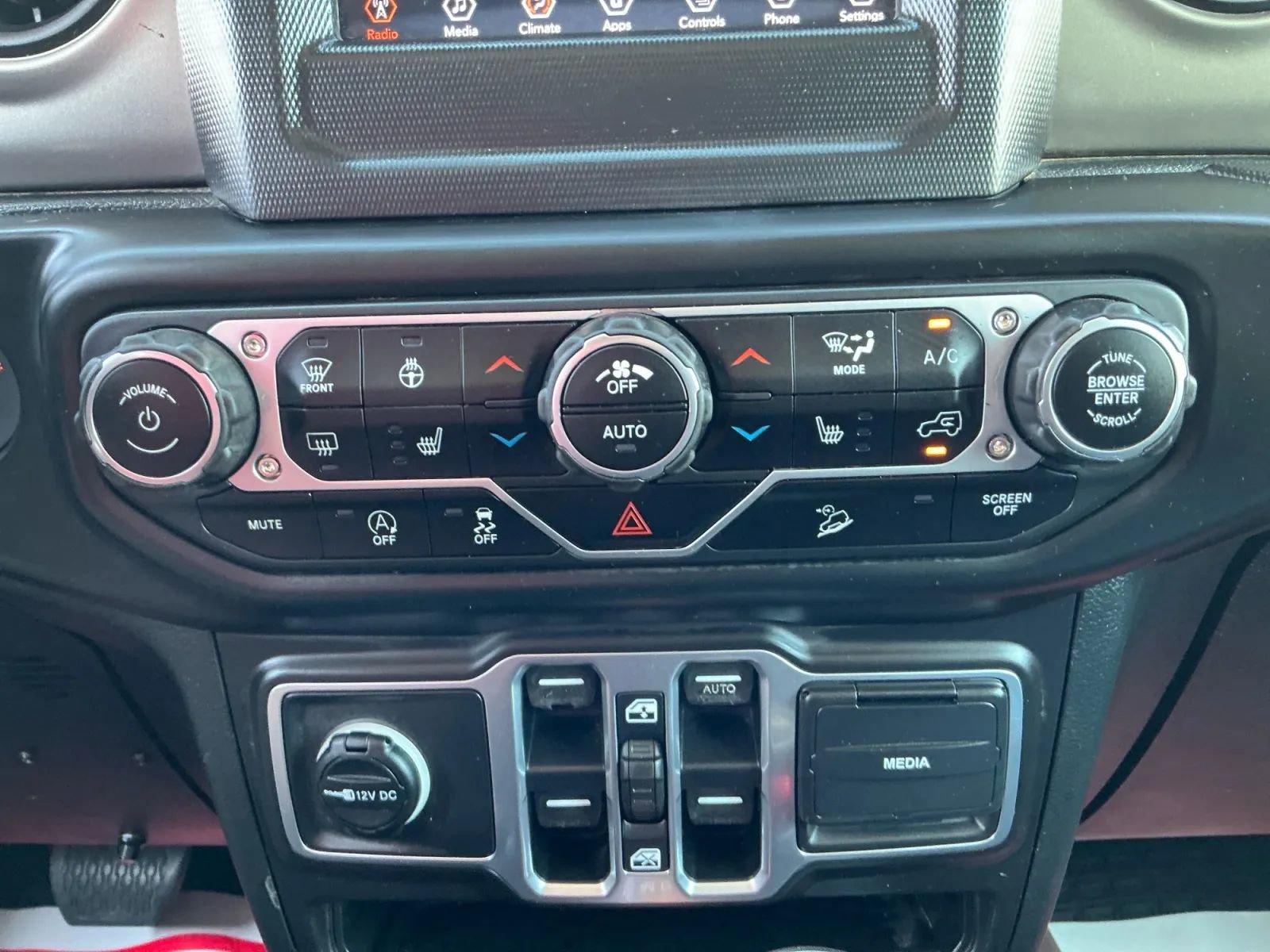 Used 2018 Jeep Wrangler Unlimited Sport S image 30