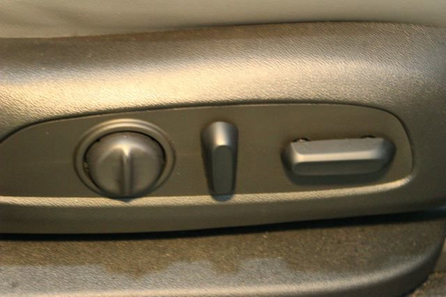 Used 2021 Buick Enclave Essence image 12