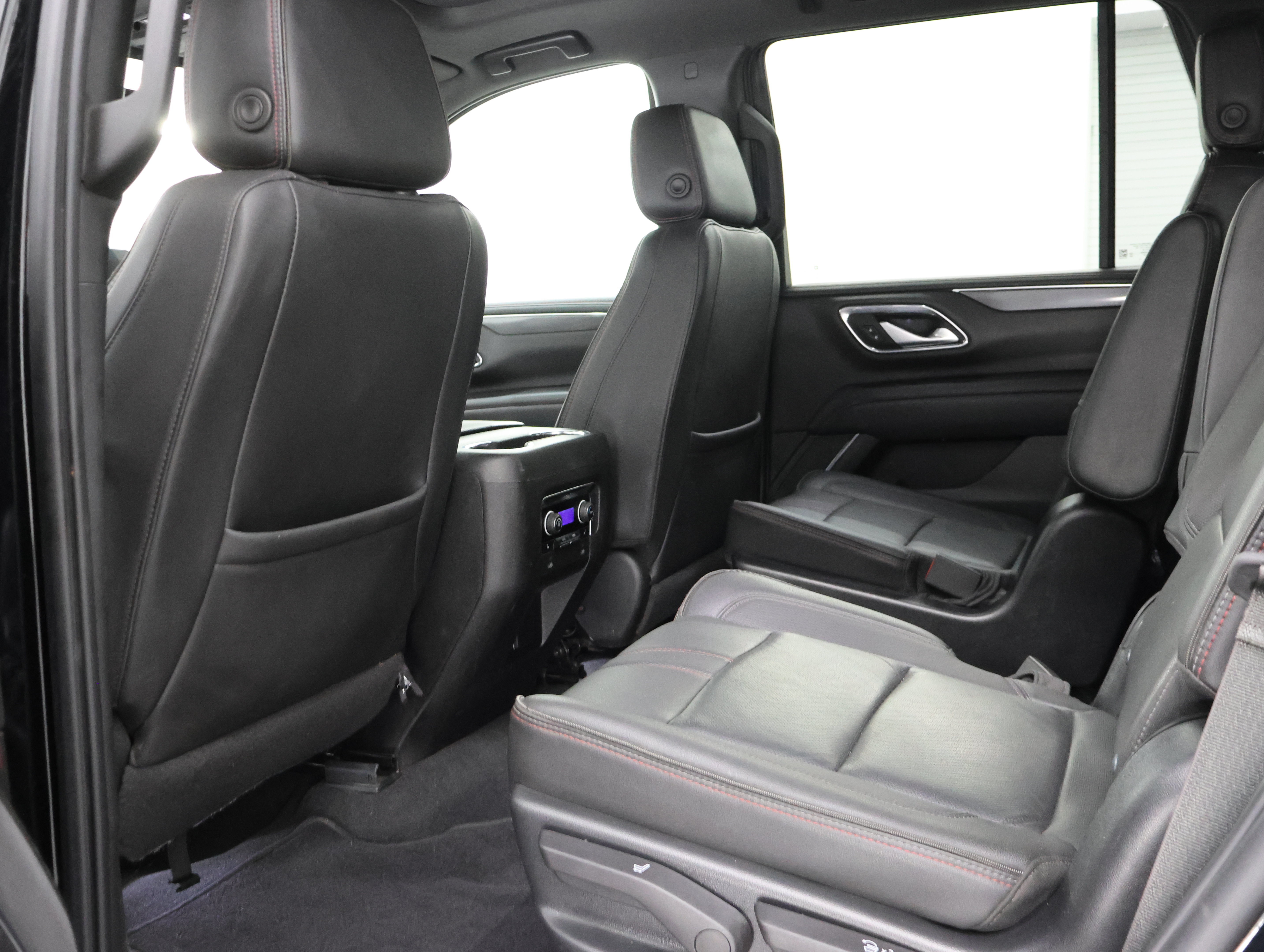 Used 2022 Chevrolet Tahoe RST w/ Luxury Package AWD/4WD image 9
