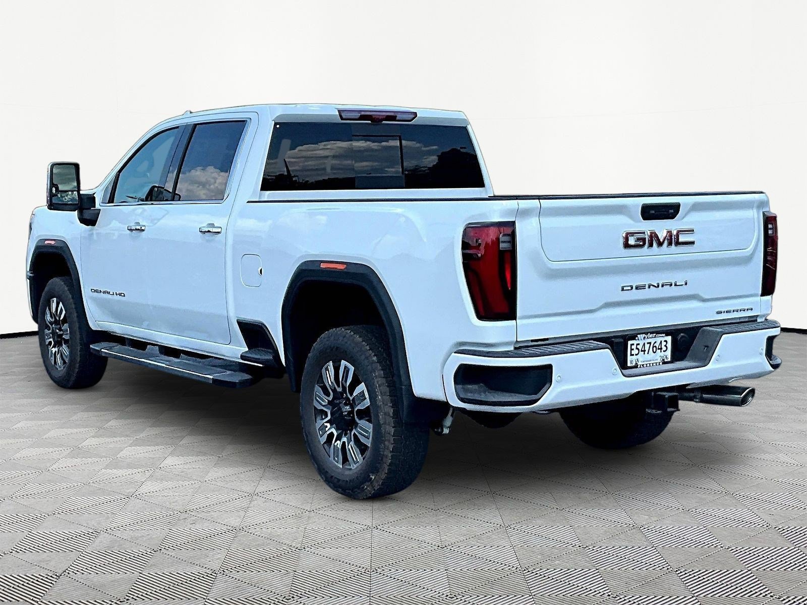 Used 2026 GMC Sierra 2500 Denali w/ Denali Reserve Package AWD/4WD image 4