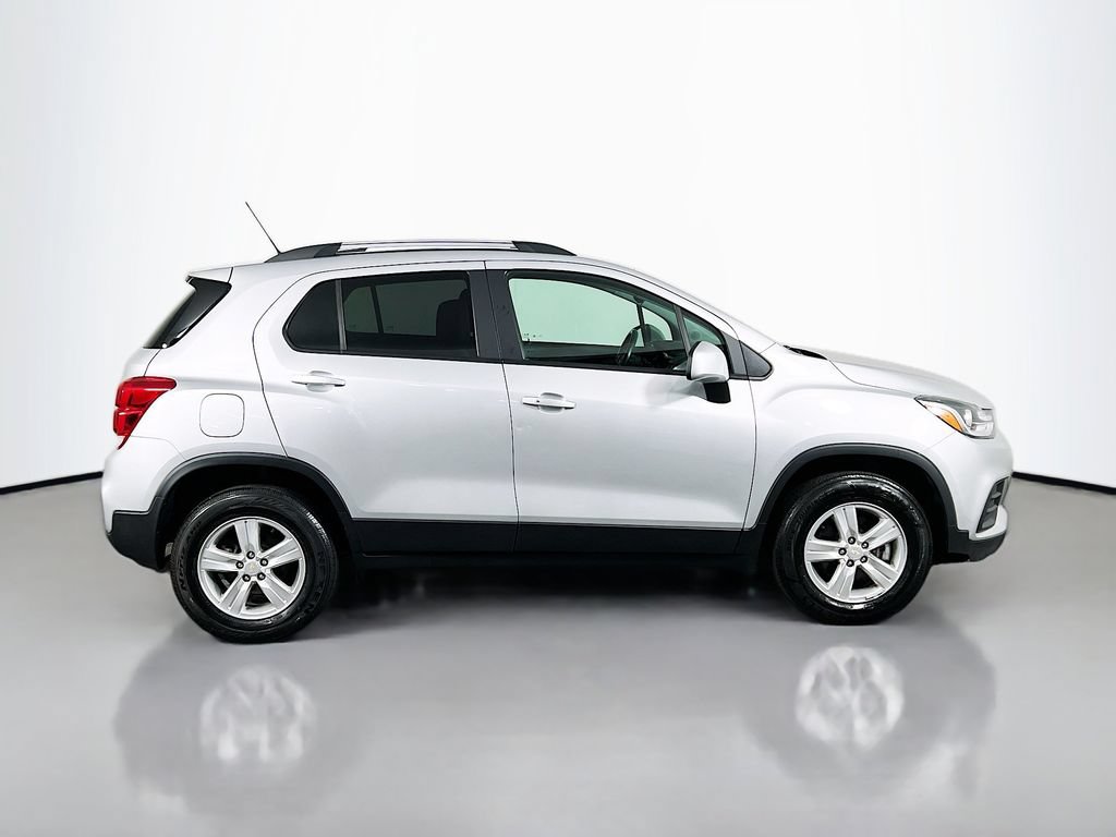 Used 2022 Chevrolet Trax LT w/ Driver Confidence Package AWD/4WD image 4