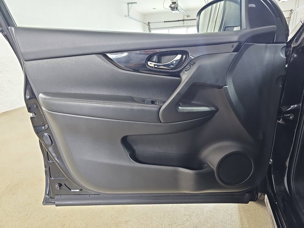 Used 2019 Nissan Rogue Sport SV image 31