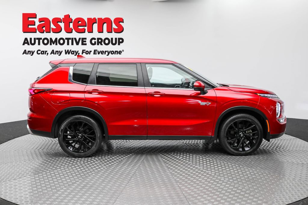 Used 2023 Mitsubishi Outlander SE image 4