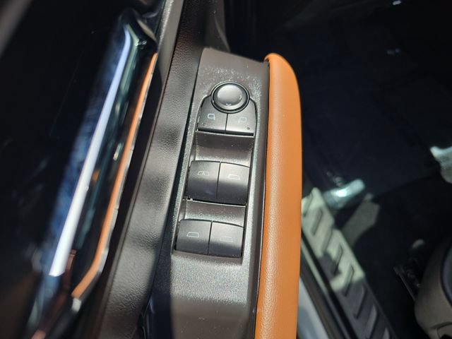Certified 2025 GMC Canyon AT4 w/ Nightfall Edition AWD/4WD image 16