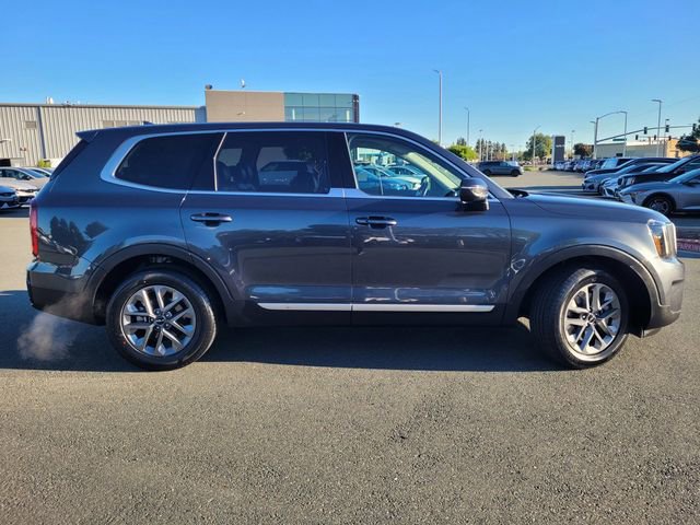 Used 2024 Kia Telluride LX image 3