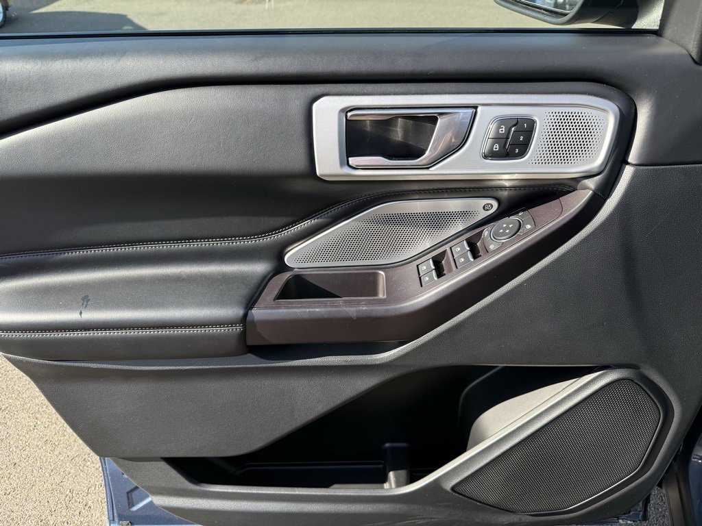 Used 2020 Ford Explorer Platinum image 32