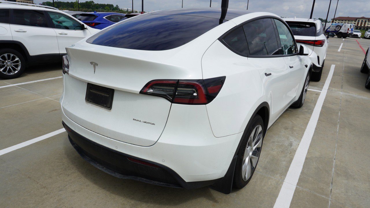 Used 2022 Tesla Model Y Long Range AWD/4WD image 5