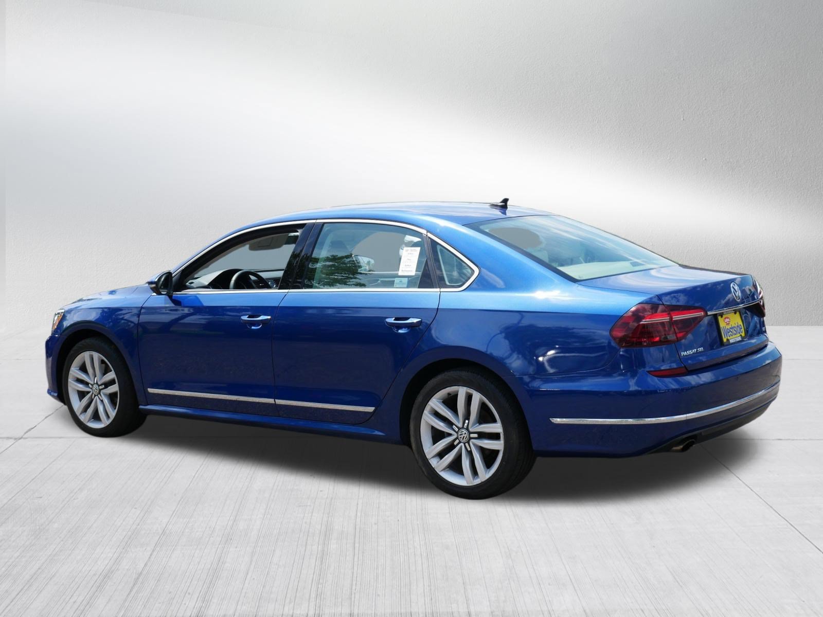 Used 2017 Volkswagen Passat 1.8T SEL Premium FWD image 5