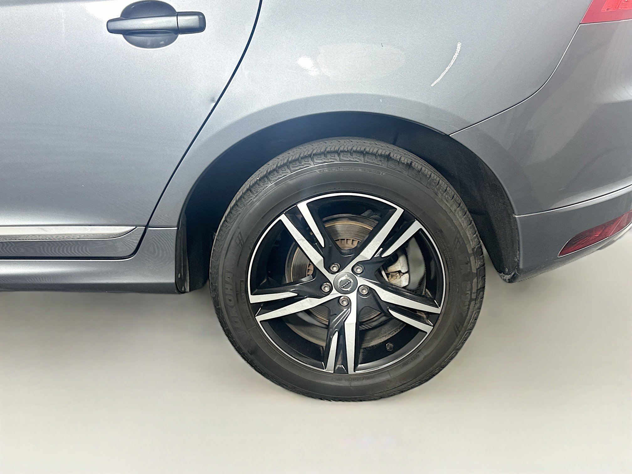 Used 2017 Volvo XC60 T5 Inscription FWD image 11