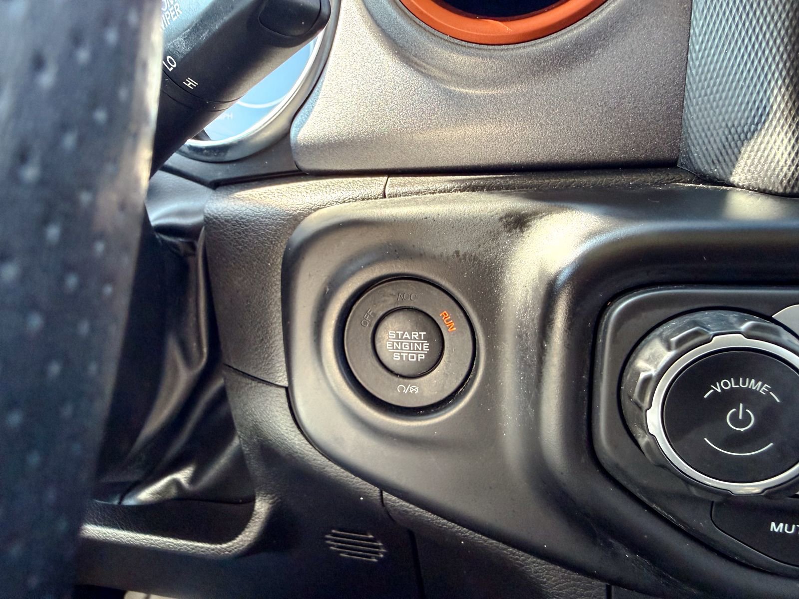 Used 2023 Jeep Gladiator Mojave w/ Cold Weather Group image 33