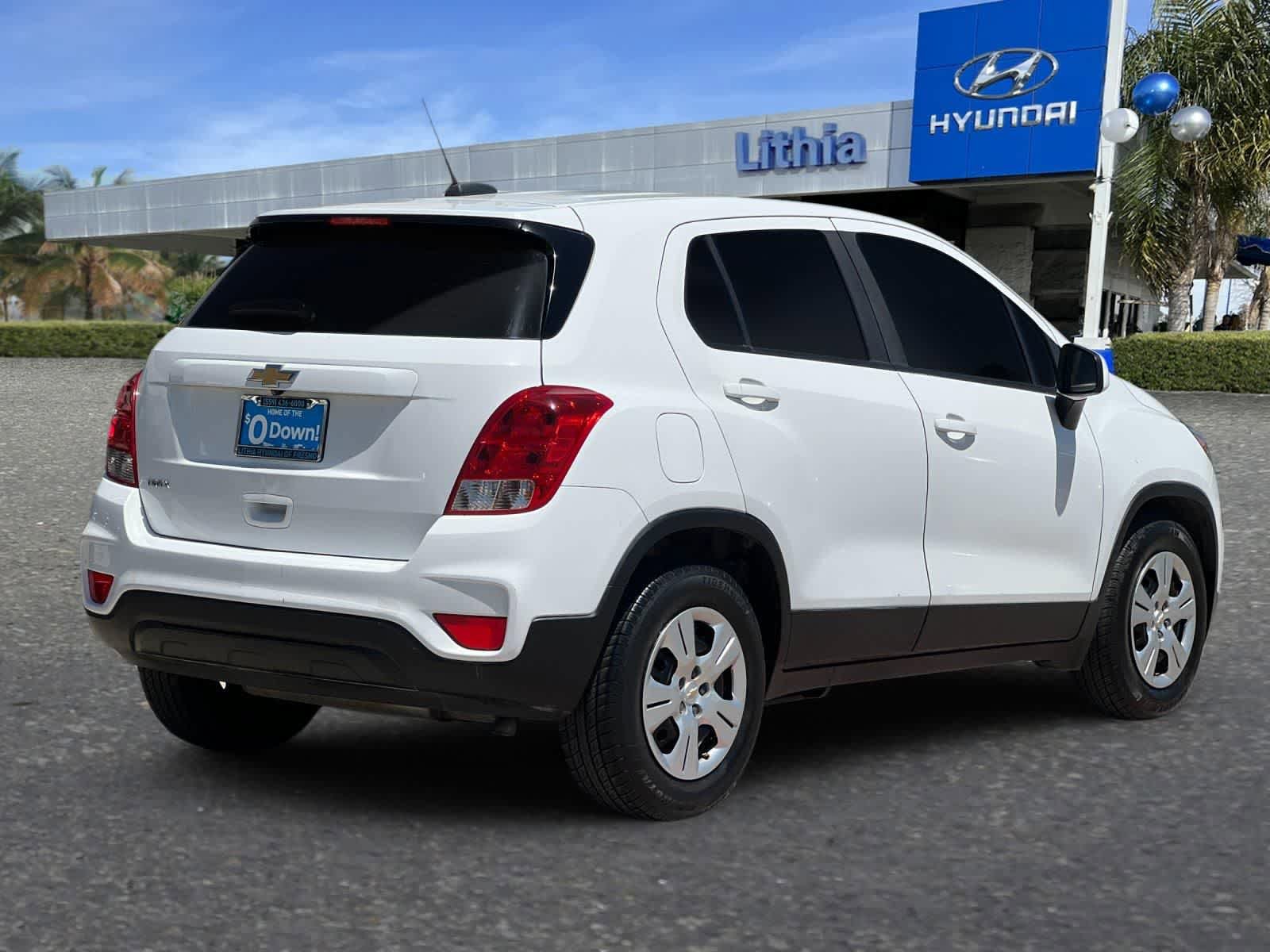 Used 2018 Chevrolet Trax LS FWD image 3