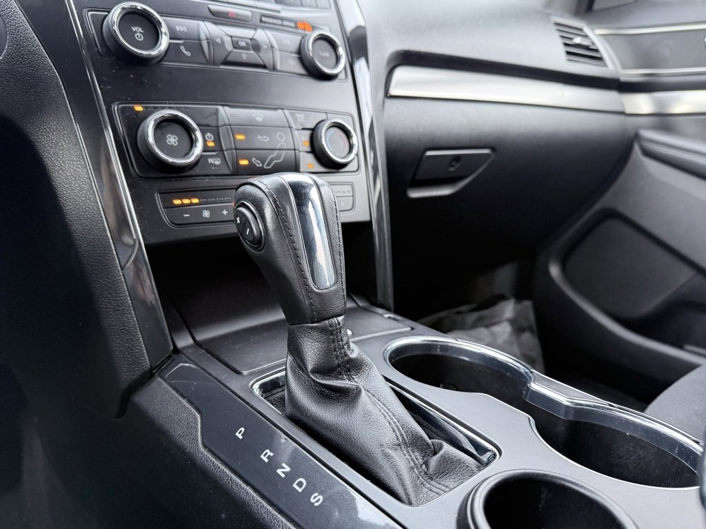 Used 2018 Ford Explorer XLT image 19