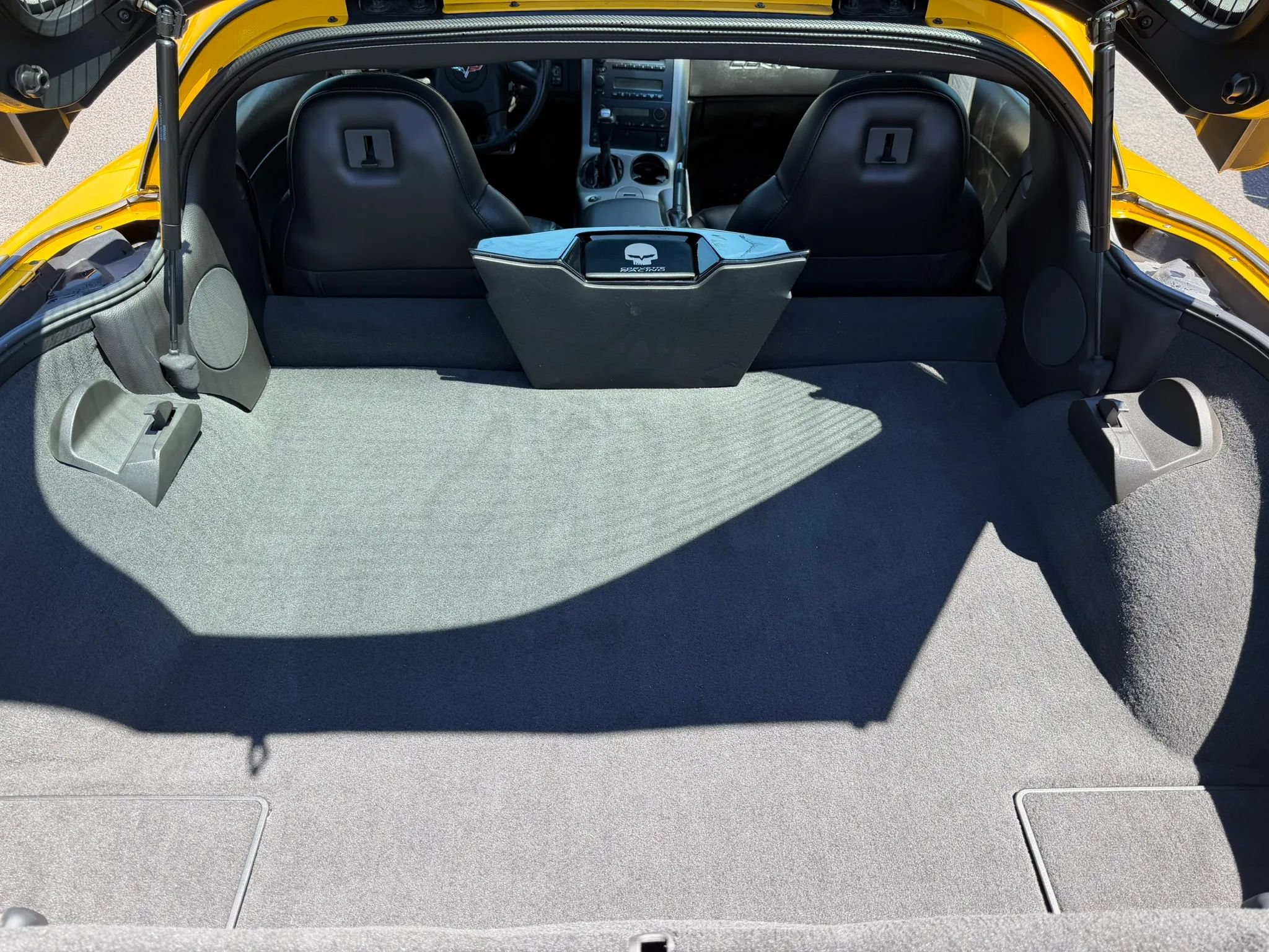Used 2005 Chevrolet Corvette Coupe w/ Preferred Equipment Group RWD image 20