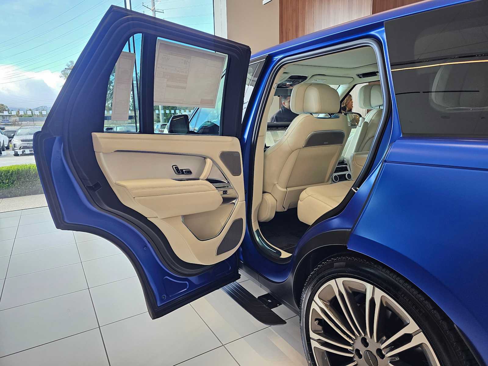 New 2026 Land Rover Range Rover SV AWD/4WD image 15