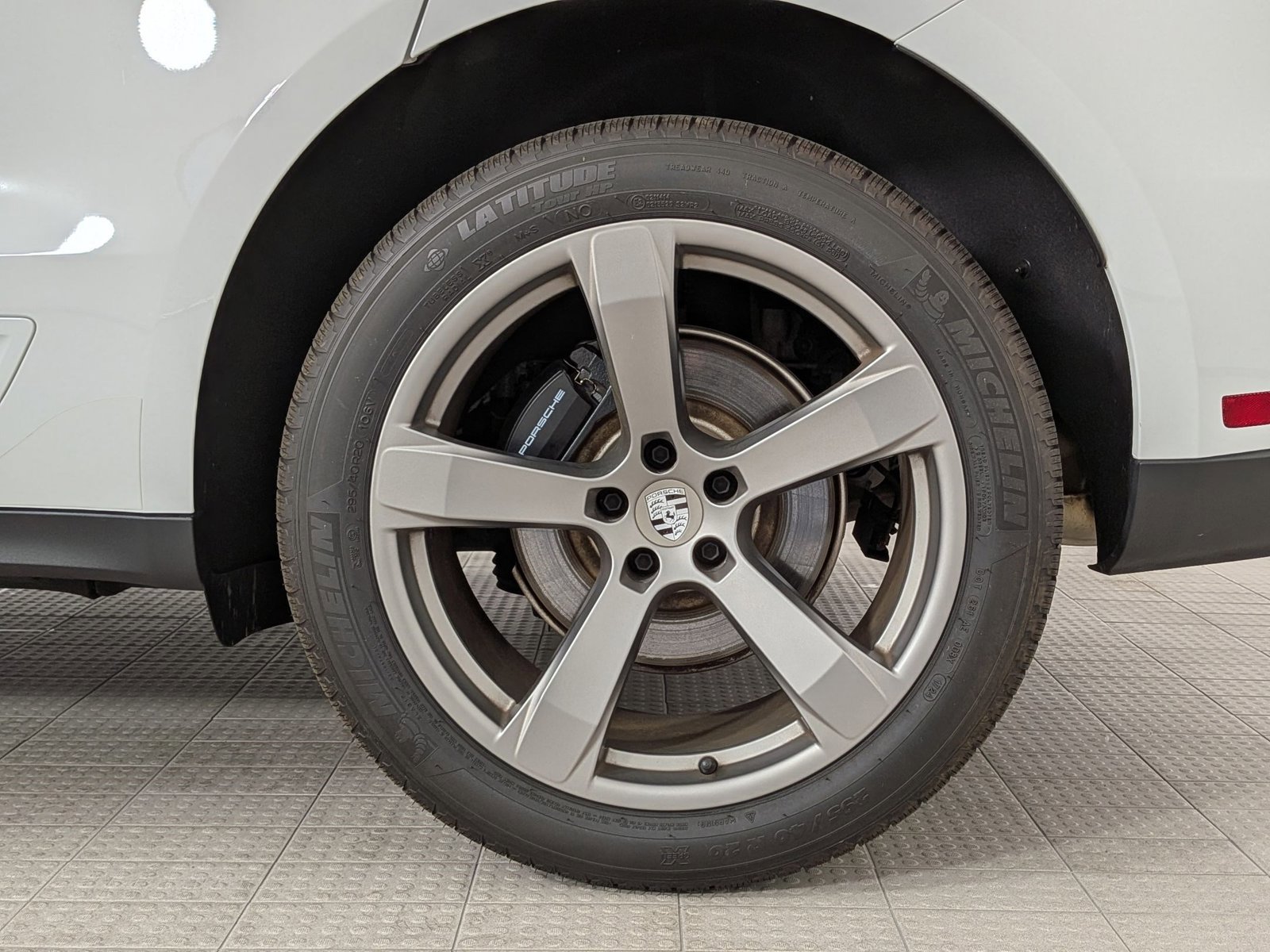 Certified 2025 Porsche Macan AWD/4WD image 19