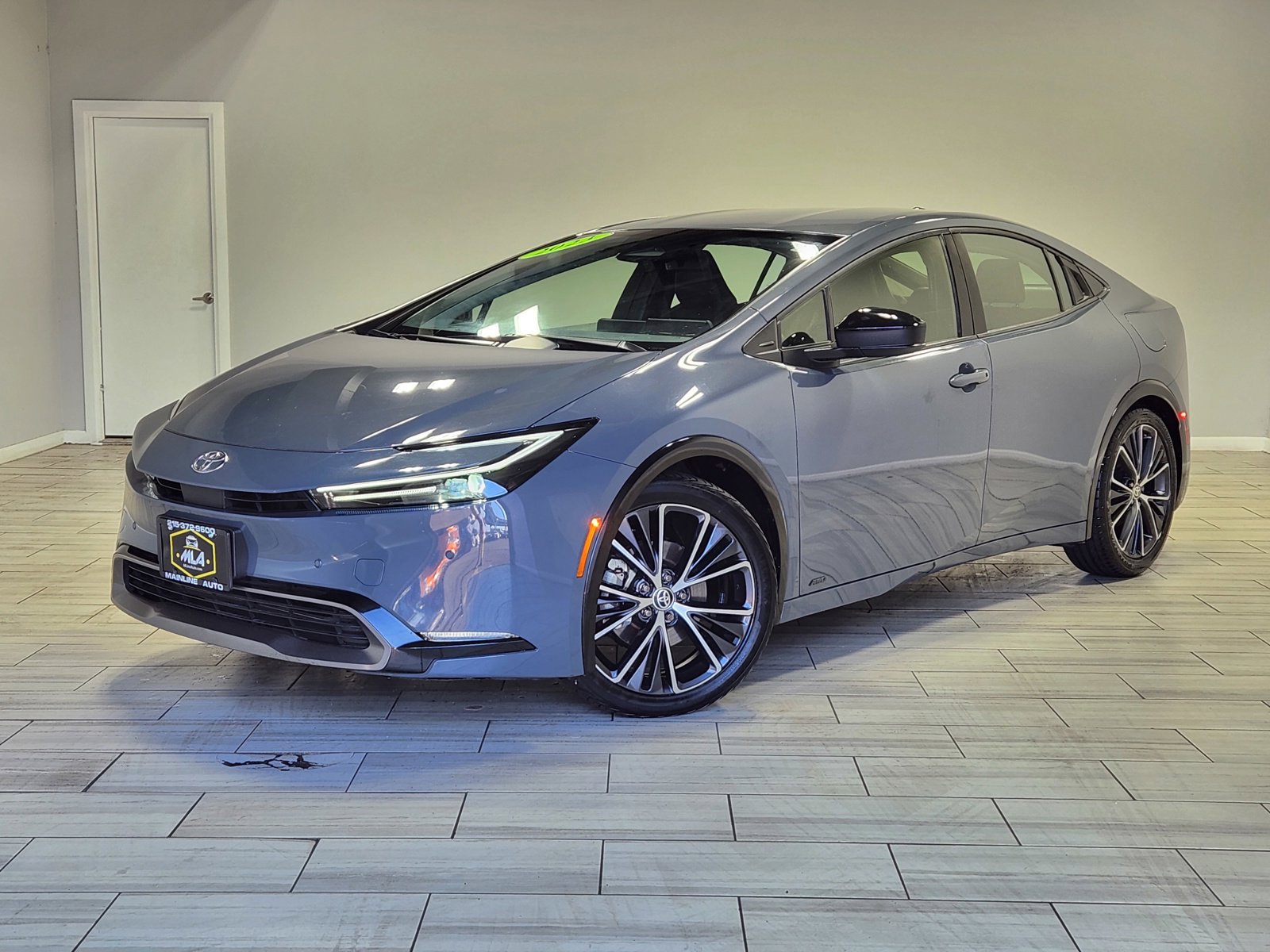Used 2023 Toyota Prius XLE AWD/4WD image 1