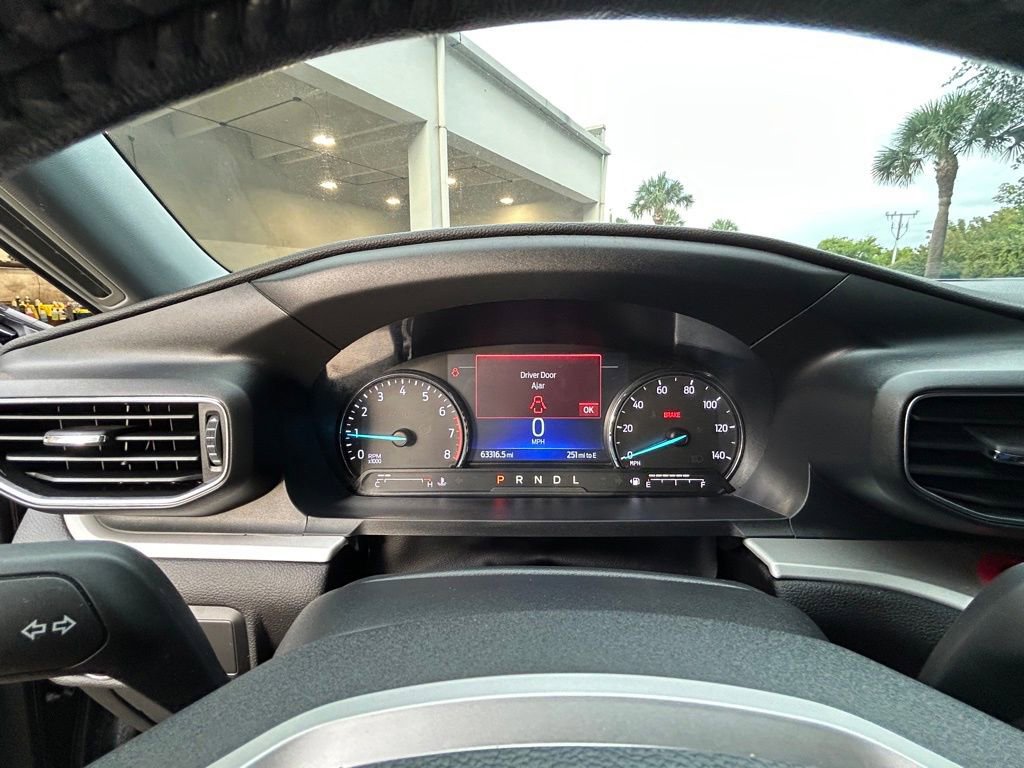 Used 2022 Ford Explorer XLT w/ Equipment Group 202A image 38