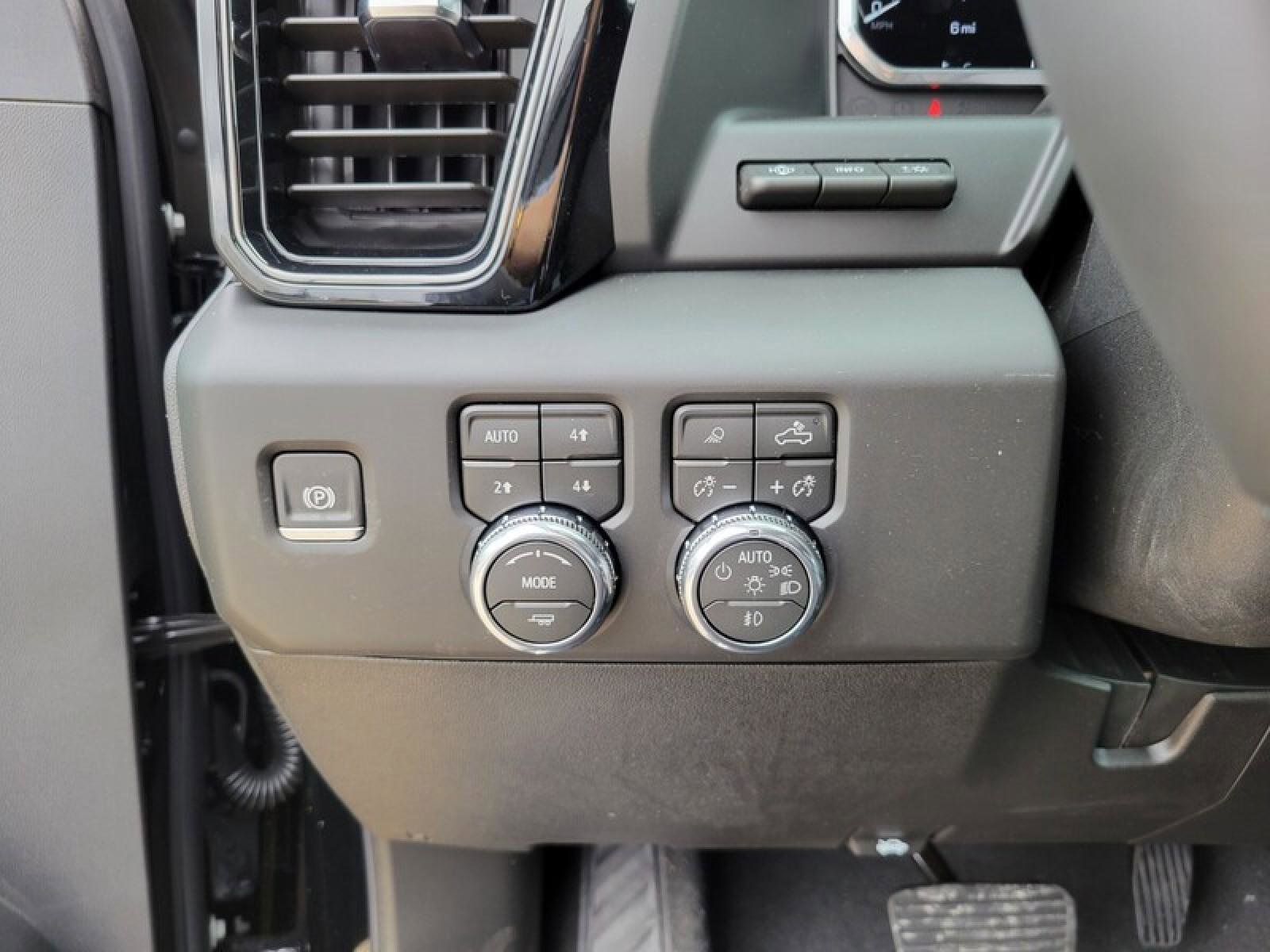 New 2026 GMC Sierra 3500 AT4 w/ AT4 Premium Plus Package image 18