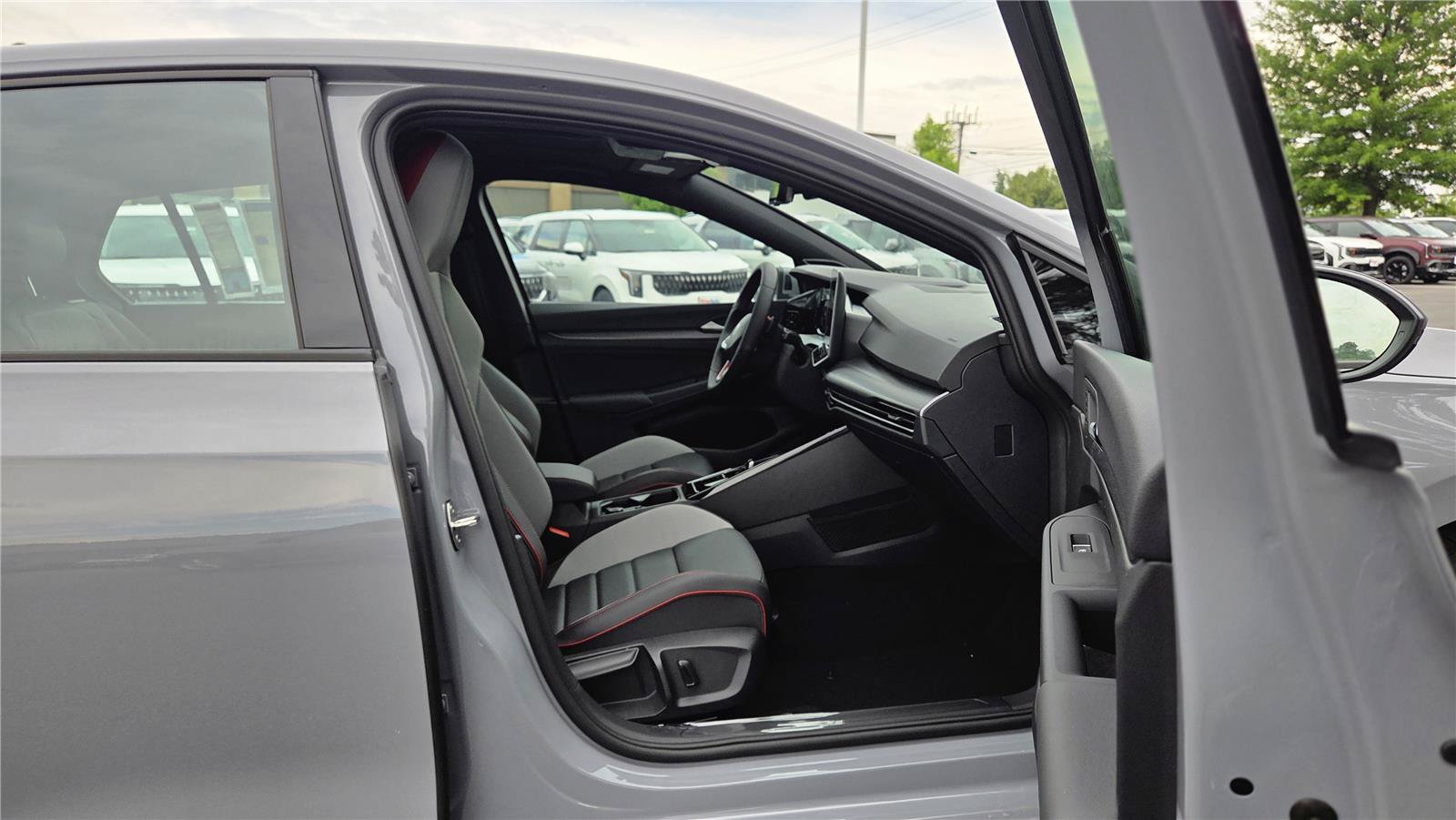 New 2026 Volkswagen GTI SE FWD image 27