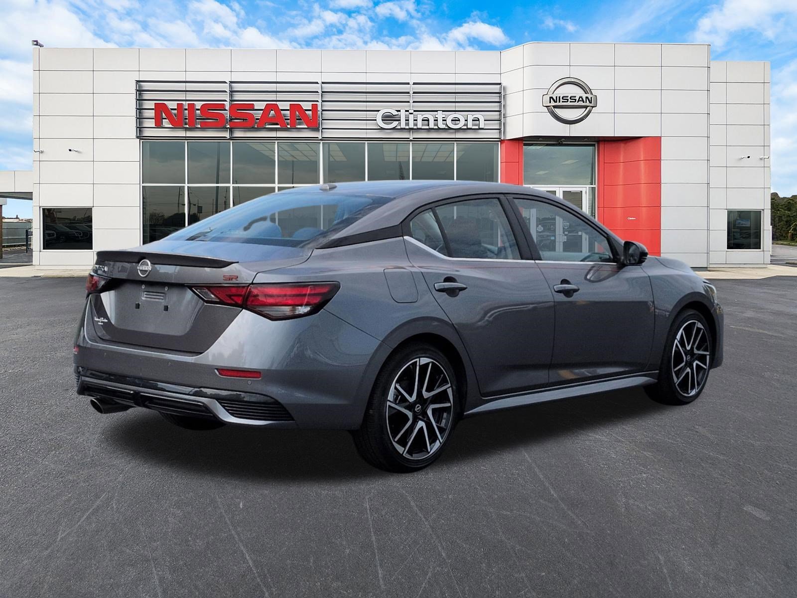 Used 2025 Nissan Sentra SR FWD image 3