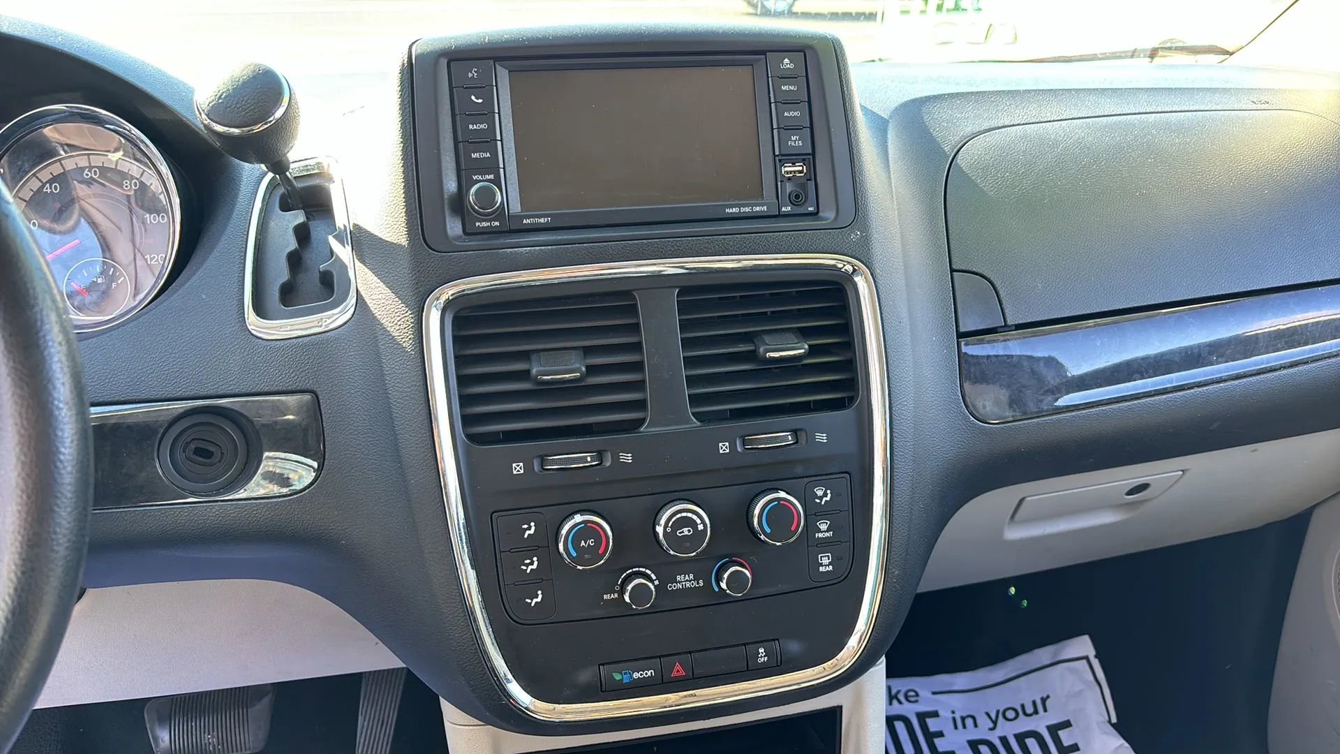 Used 2016 Dodge Grand Caravan SXT image 15