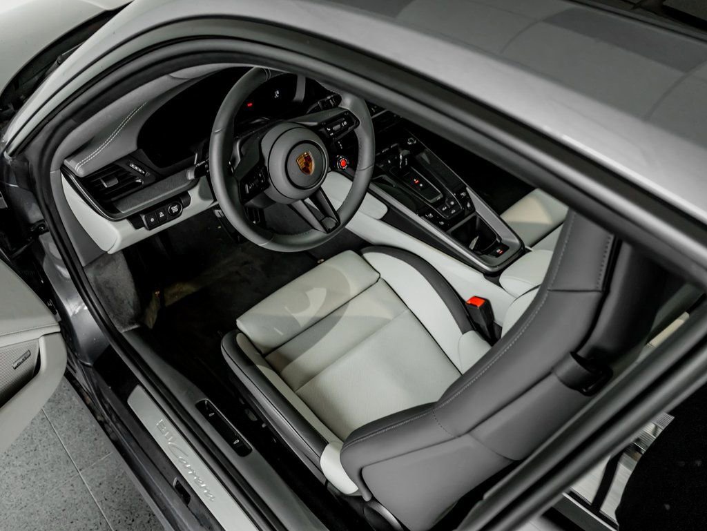Certified 2025 Porsche 911 Carrera image 4