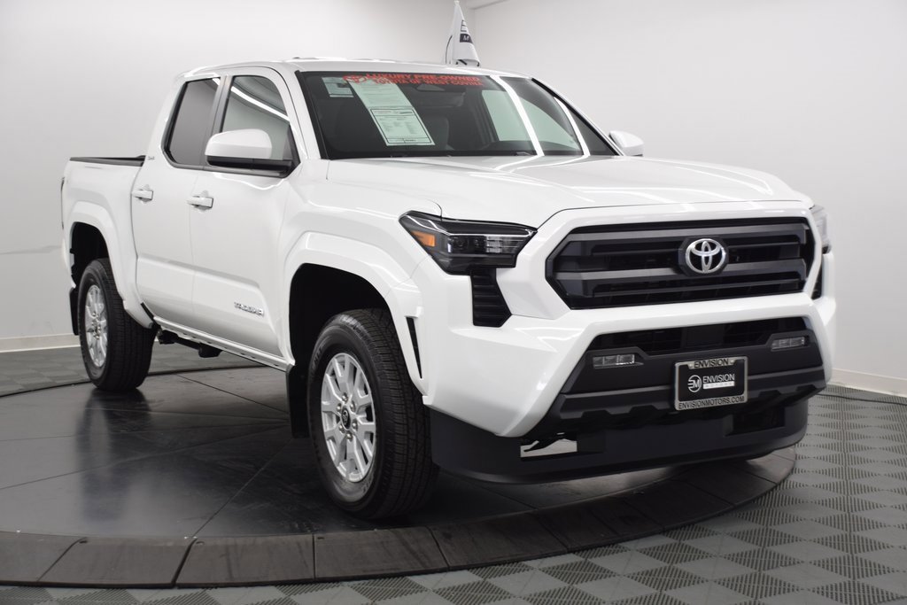 Used 2025 Toyota Tacoma SR5 image 5