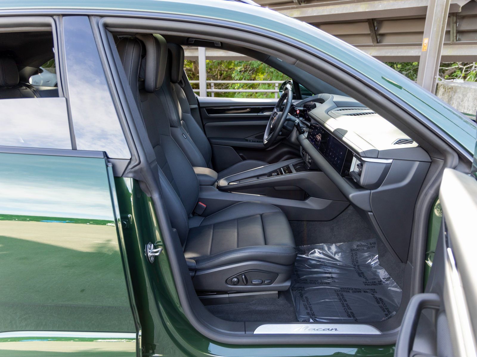 Certified 2025 Porsche Macan Electric image 55