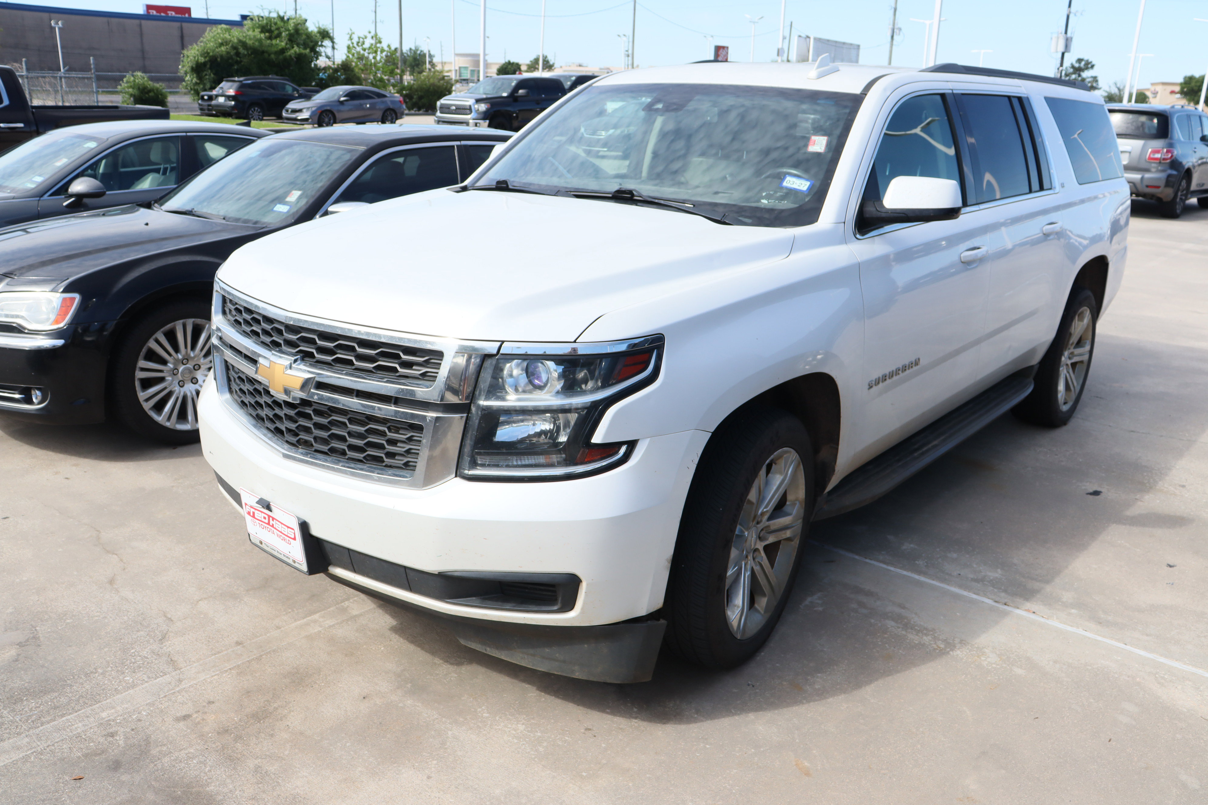Used 2016 Chevrolet Suburban LT RWD image 6